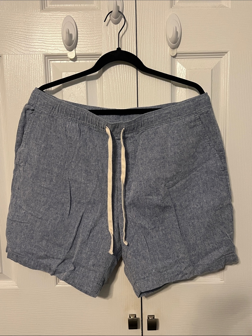 EUC Banana Republic Factory Chambray Blue Drawstring Men’s Linen Pull-On Shorts
